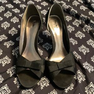 New size 8 Black open toe 3” heels